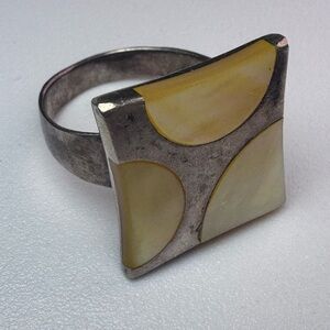 Sterling Silver Rind with MOP Inlay size 9